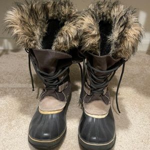 tall Sorel boots w/fur